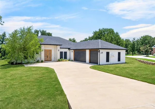 Photo 1 of Single family home for sale at 4013 Legend Trl, Granbury, TX 76049 | MLS# 21389361 | Listing updated on 2026-10-04