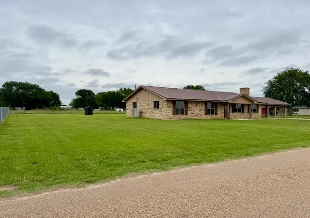 Photo 3 of Single family home for sale at 22184 Old River Rd, Trinidad, TX 75163 | MLS# 21389377 | Listing updated on 2026-09-18