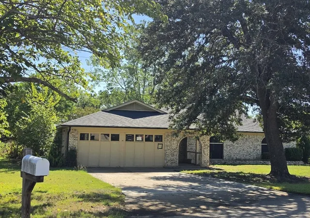 Photo 1 of Single family home for sale at 719 Ridgeway Rd, Joshua, TX 76058 | MLS# 21389333 | Listing updated on 2026-10-06