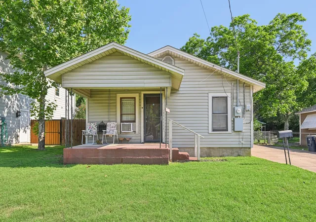 Photo 1 of Single family home for sale at 2509 Bird St, Fort Worth, TX 76111 | MLS# 21389380 | Listing updated on 2026-09-18