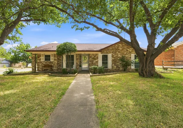 Photo 1 of Single family home for sale at 216 Old Hickory Dr, Irving, TX 75060 | MLS# 21381392 | Listing updated on 2026-10-29