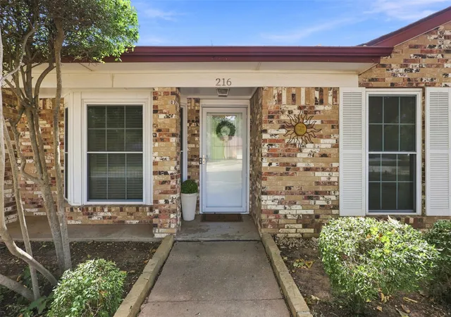 Photo 2 of Single family home for sale at 216 Old Hickory Dr, Irving, TX 75060 | MLS# 21381392 | Listing updated on 2026-10-29