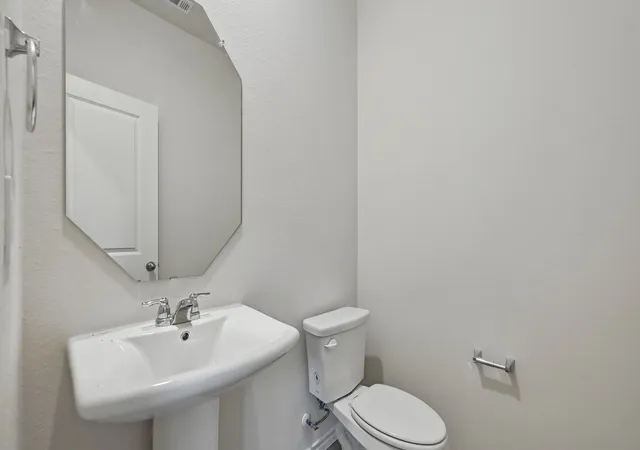 Photo 3 of Single family home for sale at 223 Pheasant Run Rd, Terrell, TX 75160 | MLS# 21389393 | Listing updated on 2026-10-02