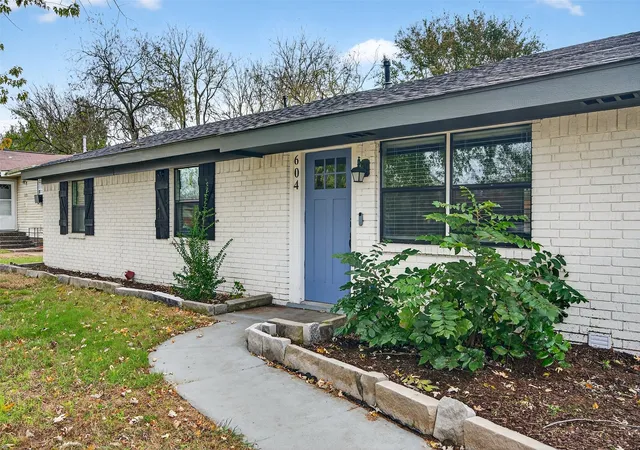 Photo 1 of Single family home for sale at 604 E Summit St, Sherman, TX 75090 | MLS# 21389353 | Listing updated on 2026-09-18