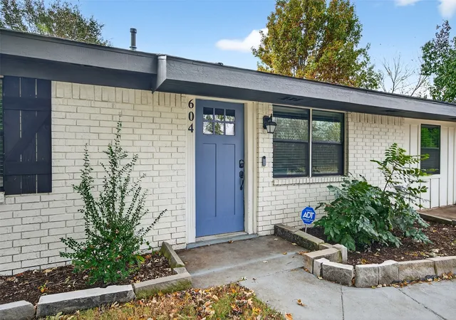 Photo 2 of Single family home for sale at 604 E Summit St, Sherman, TX 75090 | MLS# 21389353 | Listing updated on 2026-09-18