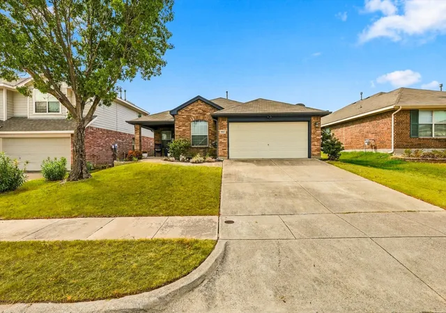 Photo 1 of Single family home for sale at 9861 Autumn Sage Dr, Fort Worth, TX 76108 | MLS# 21384335 | Listing updated on 2026-09-25