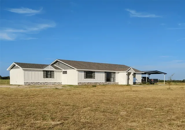 Photo 2 of Single family home for sale at 1999 County Rd 3103, Edgewood, TX 75117 | MLS# 21389371 | Listing updated on 2026-10-06