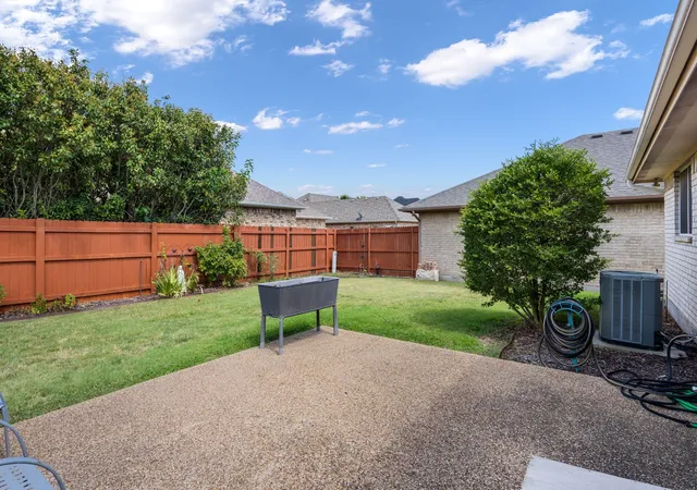 Photo 3 of Single family home for sale at 210 Bluebonnet Ln, Waxahachie, TX 75165 | MLS# 21389232 | Listing updated on 2026-10-07