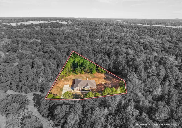 Single family home for sale at 525 Lake Gladewater Rd, Gladewater, TX 75647 | MLS# 21389437