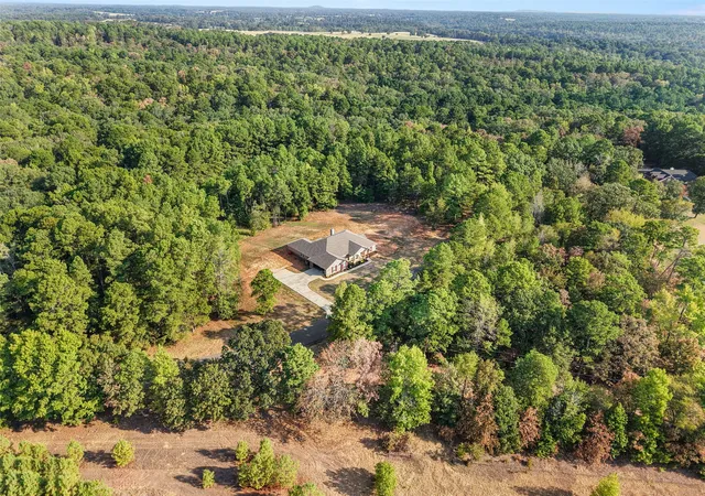 Photo 3 of Single family home for sale at 525 Lake Gladewater Rd, Gladewater, TX 75647 | MLS# 21389437 | Listing updated on 2026-10-07