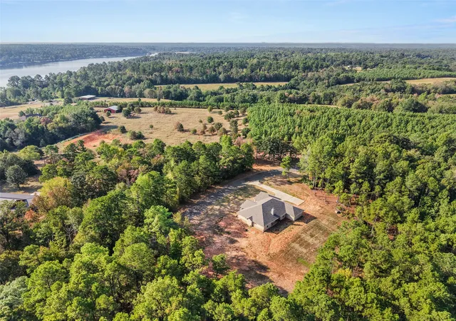 Photo 3 of Single family home for sale at 525 Lake Gladewater Rd, Gladewater, TX 75647 | MLS# 21389437 | Listing updated on 2026-10-07