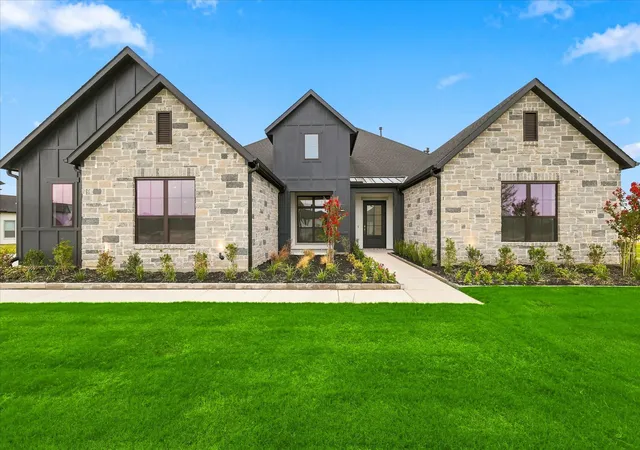 Photo 2 of Single family home for sale at 1303 Live Oak Ln, Little Elm, TX 75068 | MLS# 21389463 | Listing updated on 2026-10-06