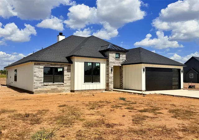Photo 1 of Single family home for sale at 119 Skrivanek Rd, Ennis, TX 75119 | MLS# 21379040 | Listing updated on 2026-09-30