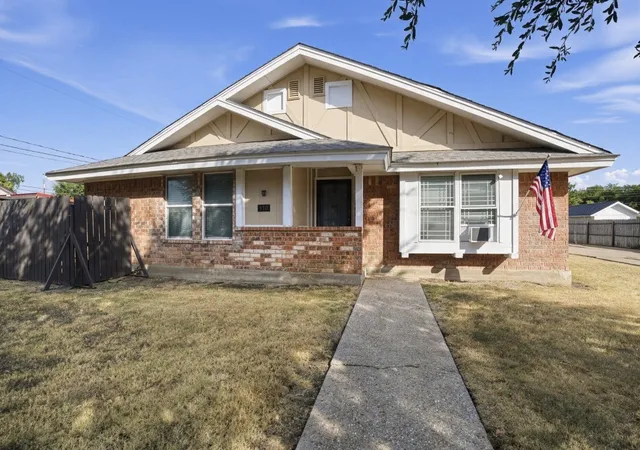 Photo 1 of Single family home for sale at 110 Kingsbury Way, Hewitt, TX 76643 | MLS# 21388638 | Listing updated on 2026-10-04