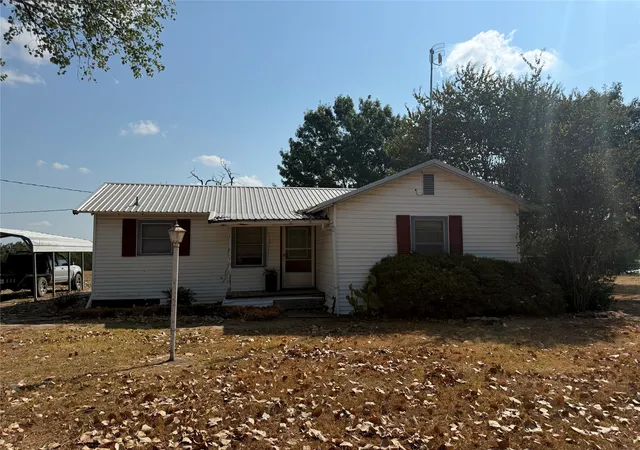 Photo 2 of Single family home for sale at 1474 County Rd 3370, Ladonia, TX 75449 | MLS# 21389407 | Listing updated on 2026-09-18