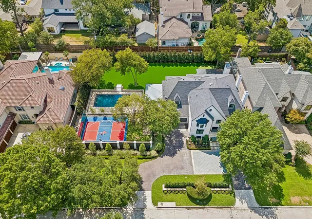 Photo 2 of Mansion for sale at 6810 Mimosa Ln, Dallas, TX 75230 | MLS# 21369320 | Listing updated on 2026-10-08