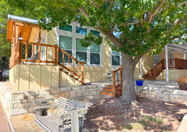 Photo 3 of Manufactured home for sale at 819 Brazos Harbor Cir, Granbury, TX 76048 | MLS# 21384677 | Listing updated on 2026-10-08