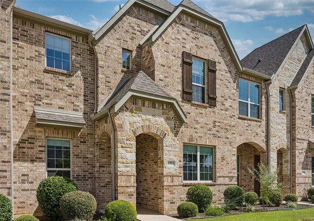 Photo 2 of Townhouse for sale at 6904 Fairfield Ln, North Richland Hills, TX 76182 | MLS# 21385463 | Listing updated on 2026-10-08