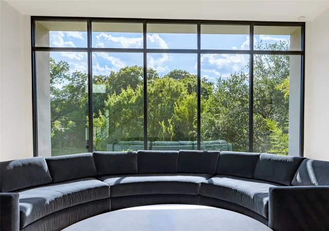 Photo 3 of Single family home for sale at 1510 Eastus Dr, Dallas, TX 75208 | MLS# 21388041 | Listing updated on 2026-10-01