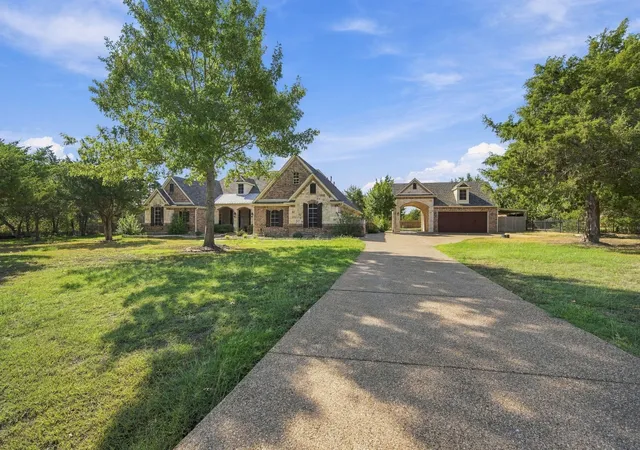 Photo 1 of Single family home for sale at 4050 Wisteria Trl, Midlothian, TX 76065 | MLS# 21376104 | Listing updated on 2026-10-08