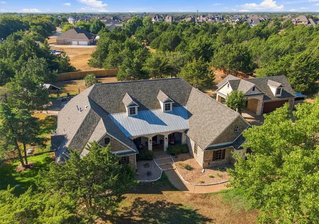 Photo 2 of Single family home for sale at 4050 Wisteria Trl, Midlothian, TX 76065 | MLS# 21376104 | Listing updated on 2026-10-08