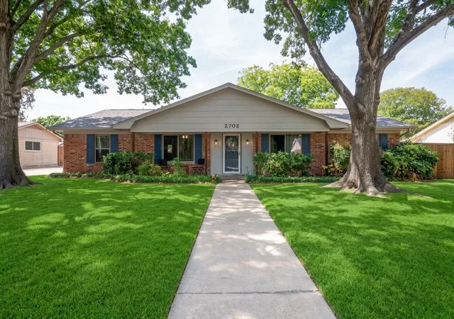 Photo 1 of Single family home for sale at 2702 Shoreline Dr, Sherman, TX 75092 | MLS# 21356308 | Listing updated on 2026-10-06