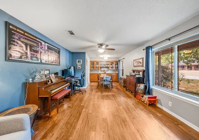 Photo 3 of Single family home for sale at 2702 Shoreline Dr, Sherman, TX 75092 | MLS# 21356308 | Listing updated on 2026-10-06