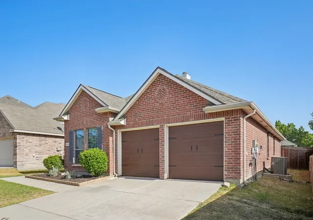Photo 3 of Single family home for sale at 5530 Exeter Dr, Prosper, TX 75078 | MLS# 21385332 | Listing updated on 2026-09-20