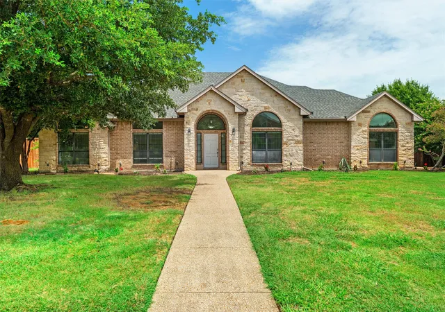 Photo 2 of Single family home for sale at 7241 Colwell Dr, Midlothian, TX 76065 | MLS# 21389519 | Listing updated on 2026-09-18
