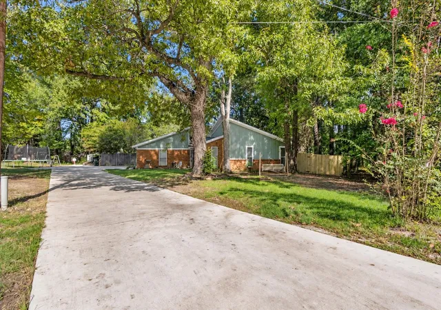 Photo 1 of Single family home for sale at 300 Synterra, Lindale, TX 75771 | MLS# 21389602 | Listing updated on 2026-10-06