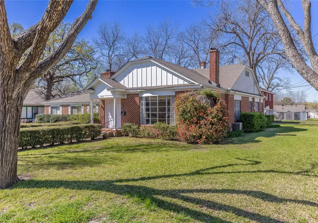 Photo 3 of Sale Pending at 220 N Holly, Sherman, TX 75092 | MLS# 21388590 | Listing updated on 2026-10-09