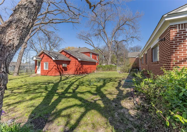 Photo 40 of Sale Pending at 220 N Holly, Sherman, TX 75092 | MLS# 21388590 | Listing updated on 2026-10-09