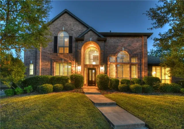 Photo 2 of Single family home for sale at 1531 Parkside Cir, Rockwall, TX 75032 | MLS# 21385494 | Listing updated on 2026-09-18