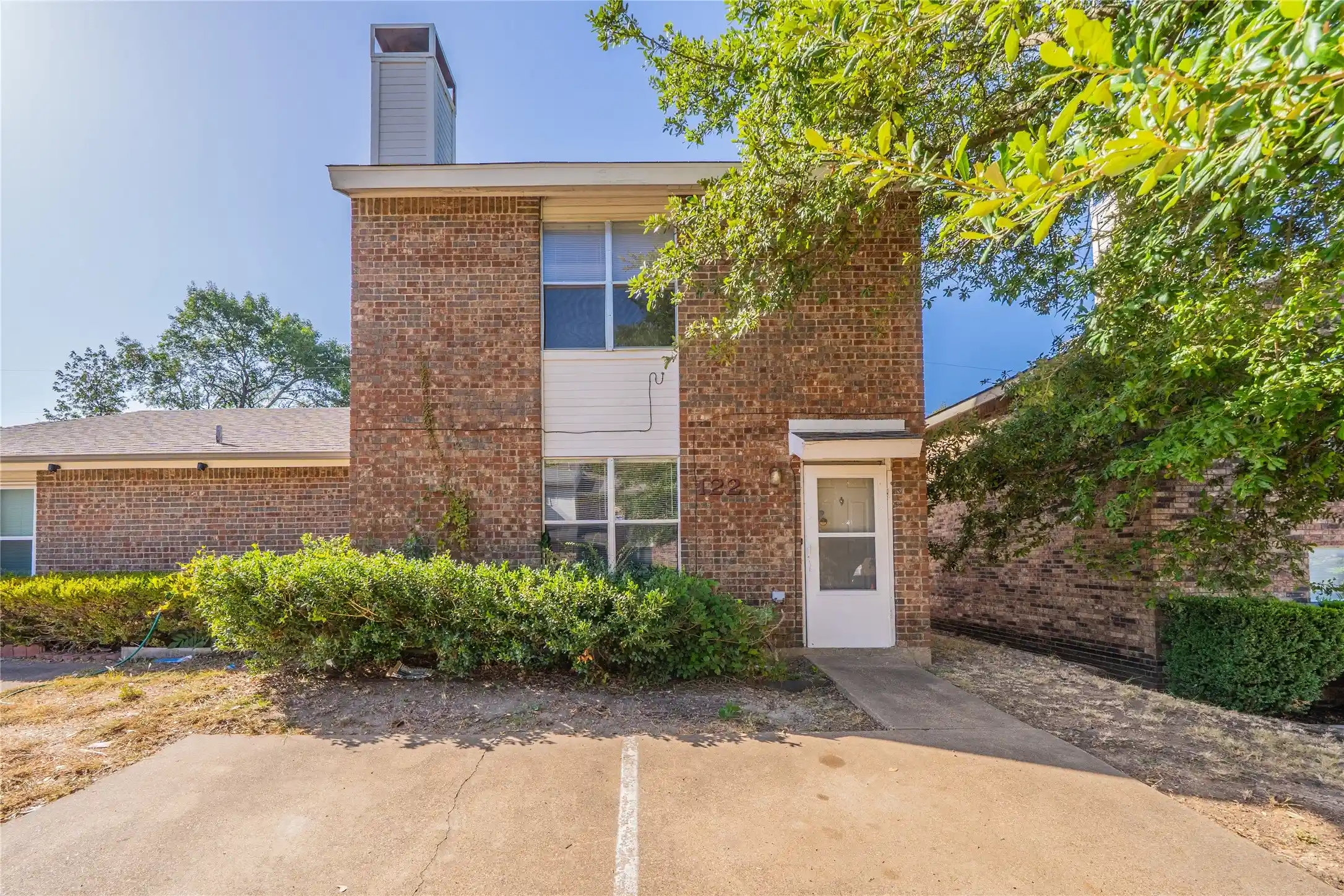 Photo 1 of Townhouse for sale at 122 Country Bnd, Duncanville, TX 75137 | MLS# 21389599 | Listing updated on 2026-10-24