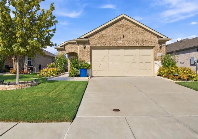 Photo 2 of Single family home for sale at 9513 Dusky Trl, Mc Kinney, TX 75071 | MLS# 21385436 | Listing updated on 2026-10-01