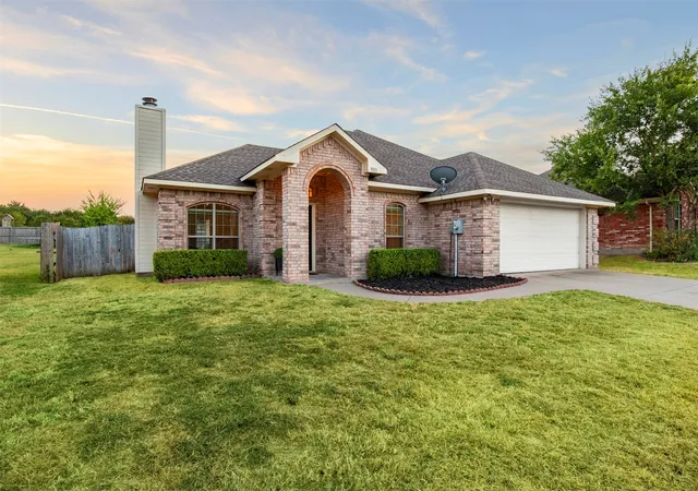Photo 2 of Sale Pending at 903 E Burnett St, Ennis, TX 75119 | MLS# 21388148 | Listing updated on 2026-09-24