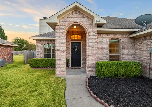 Photo 3 of Sale Pending at 903 E Burnett St, Ennis, TX 75119 | MLS# 21388148 | Listing updated on 2026-09-24