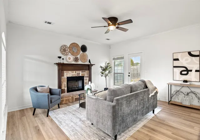 Photo 4 of Sale Pending at 903 E Burnett St, Ennis, TX 75119 | MLS# 21388148 | Listing updated on 2026-09-24