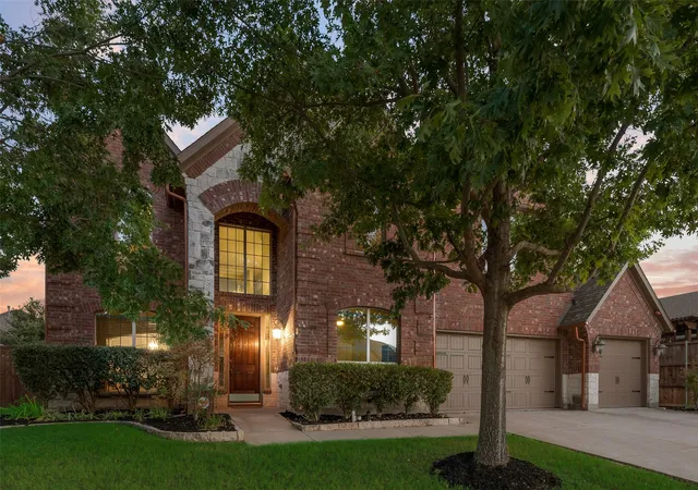 Photo 2 of Single family home for sale at 1114 Eastwick Dr, Roanoke, TX 76262 | MLS# 21389020 | Listing updated on 2026-10-01