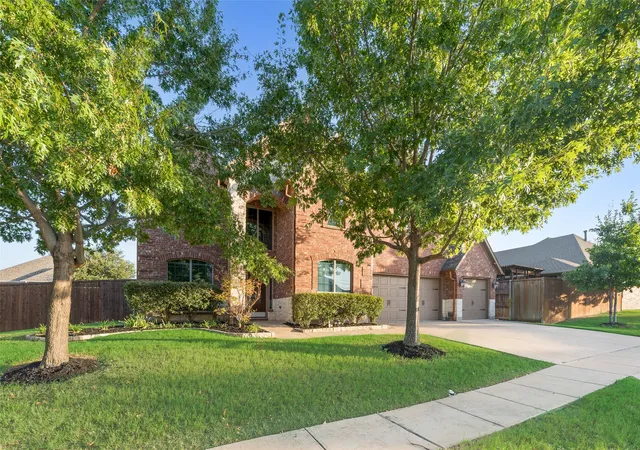 Photo 3 of Single family home for sale at 1114 Eastwick Dr, Roanoke, TX 76262 | MLS# 21389020 | Listing updated on 2026-10-01