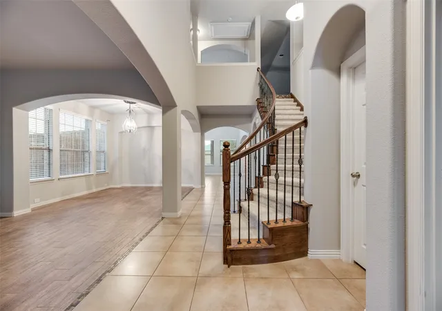 Photo 4 of Single family home for sale at 1114 Eastwick Dr, Roanoke, TX 76262 | MLS# 21389020 | Listing updated on 2026-10-01