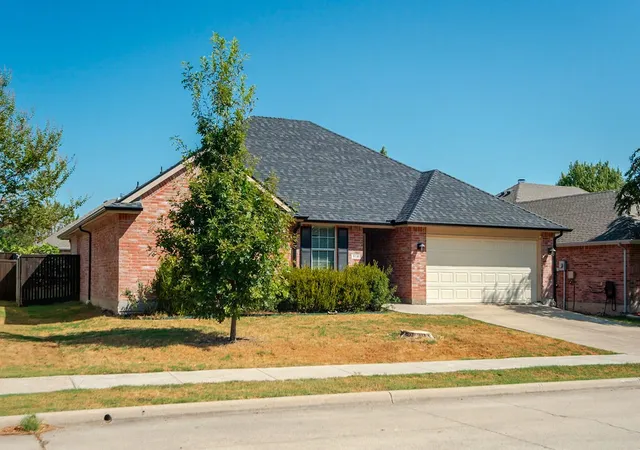 Photo 3 of Single family home for sale at 914 Marble Crk Dr, Wylie, TX 75098 | MLS# 21389658 | Listing updated on 2026-09-18