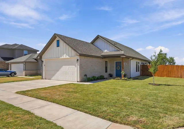 Photo 1 of Sale Pending at 7602 Florence Dr, Abilene, TX 79606 | MLS# 21389597 | Listing updated on 2026-10-09