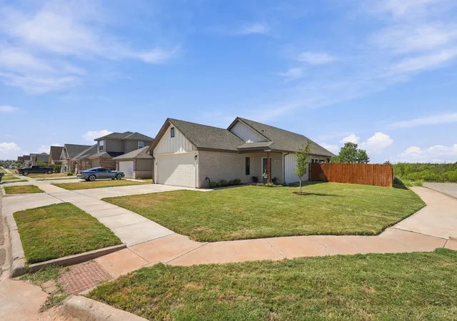 Photo 2 of Sale Pending at 7602 Florence Dr, Abilene, TX 79606 | MLS# 21389597 | Listing updated on 2026-10-09