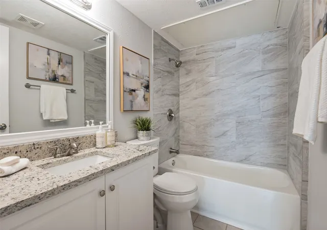 Listing Photo 5 - Condo for sale in building located at 2535 Wedglea Dr, Dallas, TX 75211 - Unit #235