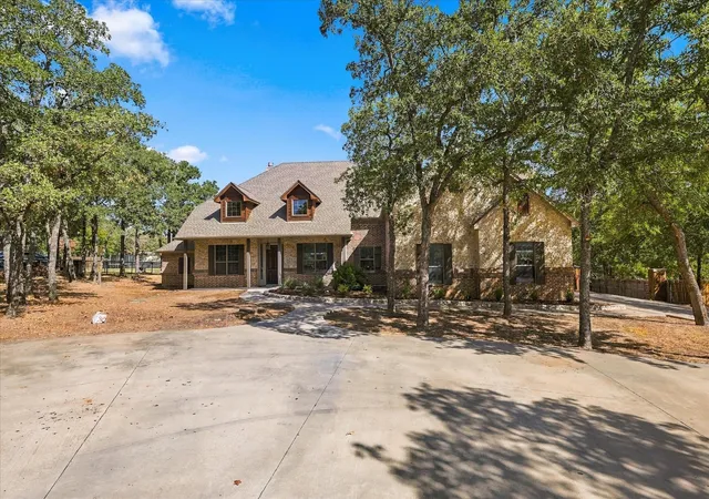 Photo 3 of Single family home for sale at 514 Oak Hills Dr, Newark, TX 76071 | MLS# 21341876 | Listing updated on 2026-10-01