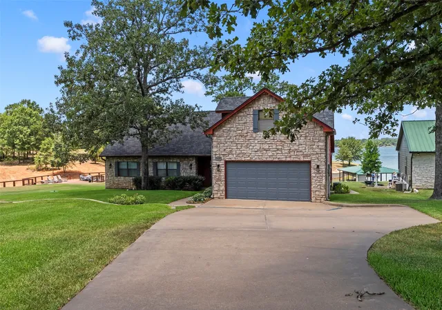 Photo 3 of Single family home for sale at 5459 Woodland Shrs Dr, Malakoff, TX 75148 | MLS# 21387462 | Listing updated on 2026-10-04