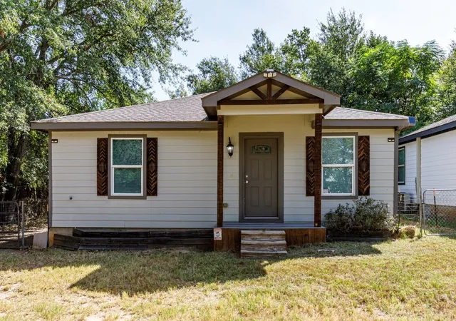 Photo 1 of Single family home for sale at 138 Erie St, Mabank, TX 75156 | MLS# 21389691 | Listing updated on 2026-09-28