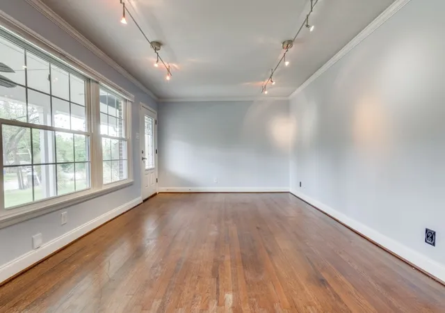 Listing Photo 5 - Condo for sale in building located at 9520 Ash Creek Dr, Dallas, TX 75228