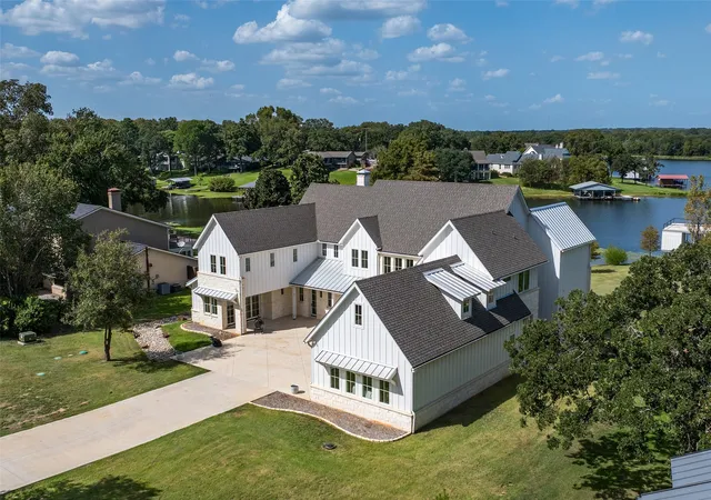 Photo 3 of Mansion for sale at 5701 Impala S Rd, Athens, TX 75752 | MLS# 21388112 | Listing updated on 2026-09-28